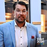 Sverigedemokraternas partiledare Jimmie Åkesson (SD) och Socialdemokraternas partiledare Magdalena Andersson (S) när de möttes i SVT-huset.