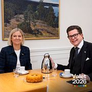Magdalena Andersson och Andreas Norlén tar en fika den 18 september.