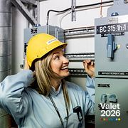 KD-ledaren Ebba Busch på Forsmarks kärnkraftverk 2023. Under mandatperioden misslyckades hon med att sy ihop en blocköverskridande energiöverenskommelse efter att M och SD satt stopp. Busch har kritiserat Tidökollegernas agerande och sagt att de gjort ny kärnkraft dyrare.