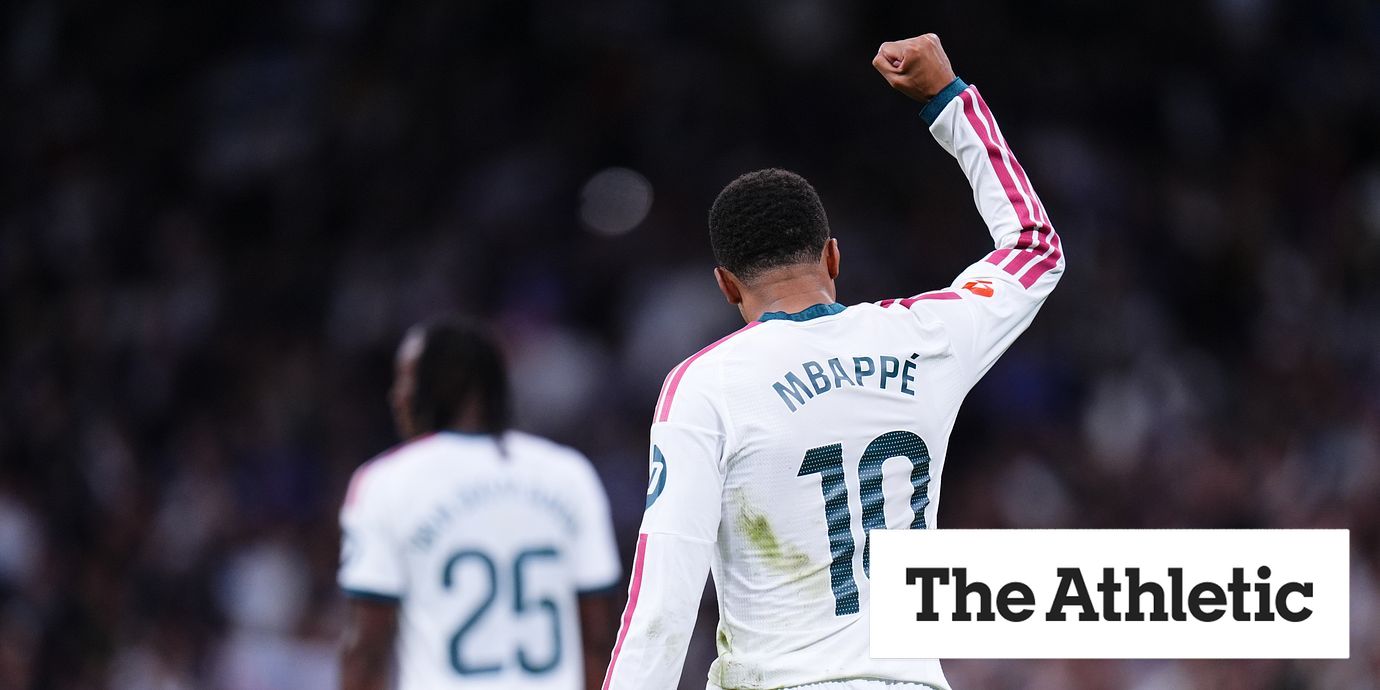Real Madrids Kylian Mbappe knyter näven.