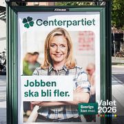 Centerpartiet har gjort jobben till sin huvudfråga i valrörelsen. Partiet har presenterat en satsning som man hävdar ska leda till 150 000 fler jobb.